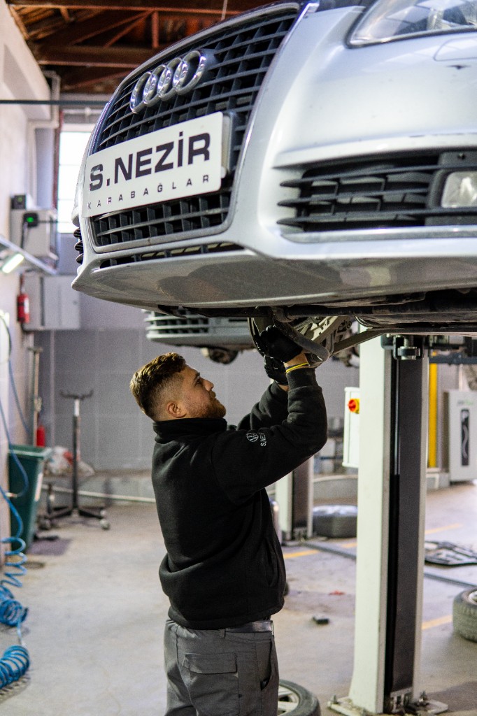 S.NEZİR atölyesinde Audi araç servisi